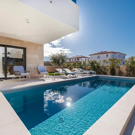Вилла New 2026 Casa Mare With Private Heated Pool Малинска