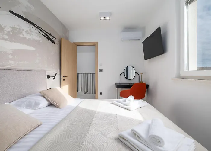 New 2026 Casa Mare With Private Heated Pool مالينسكا